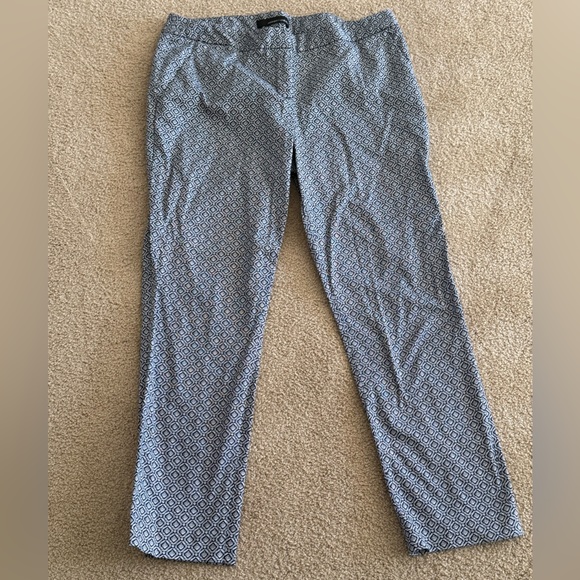 Women’s Amanda and Chelsea Slim Cropped Ankle Stretch Pants
Size 10 - Picture 2 of 5